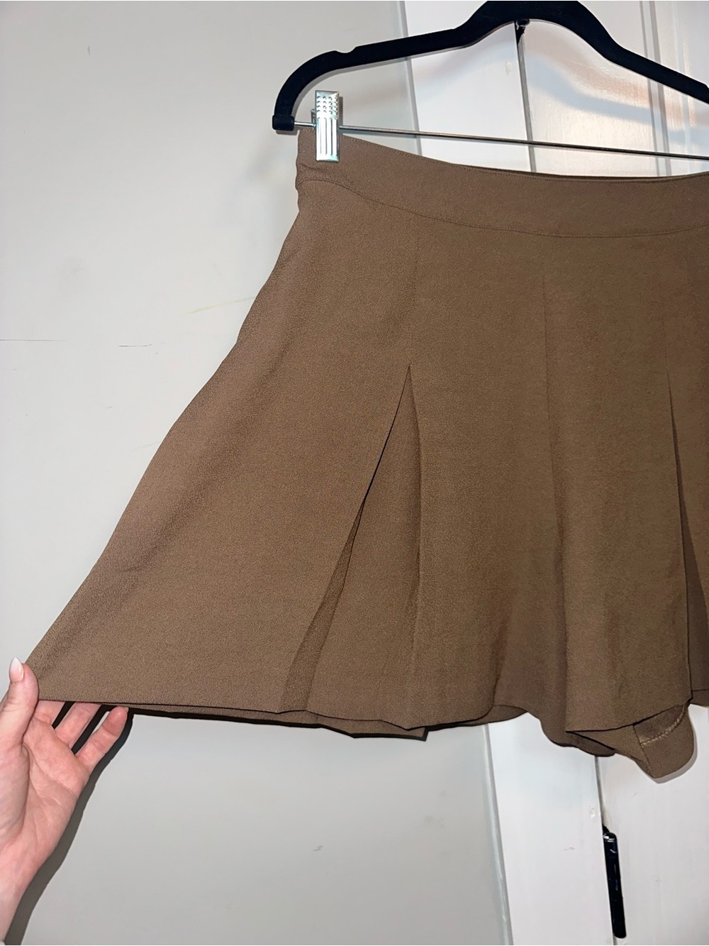 Spanx Size Large Pleated High-Waist Brown Women’s Shorts - Picture 3 of 10